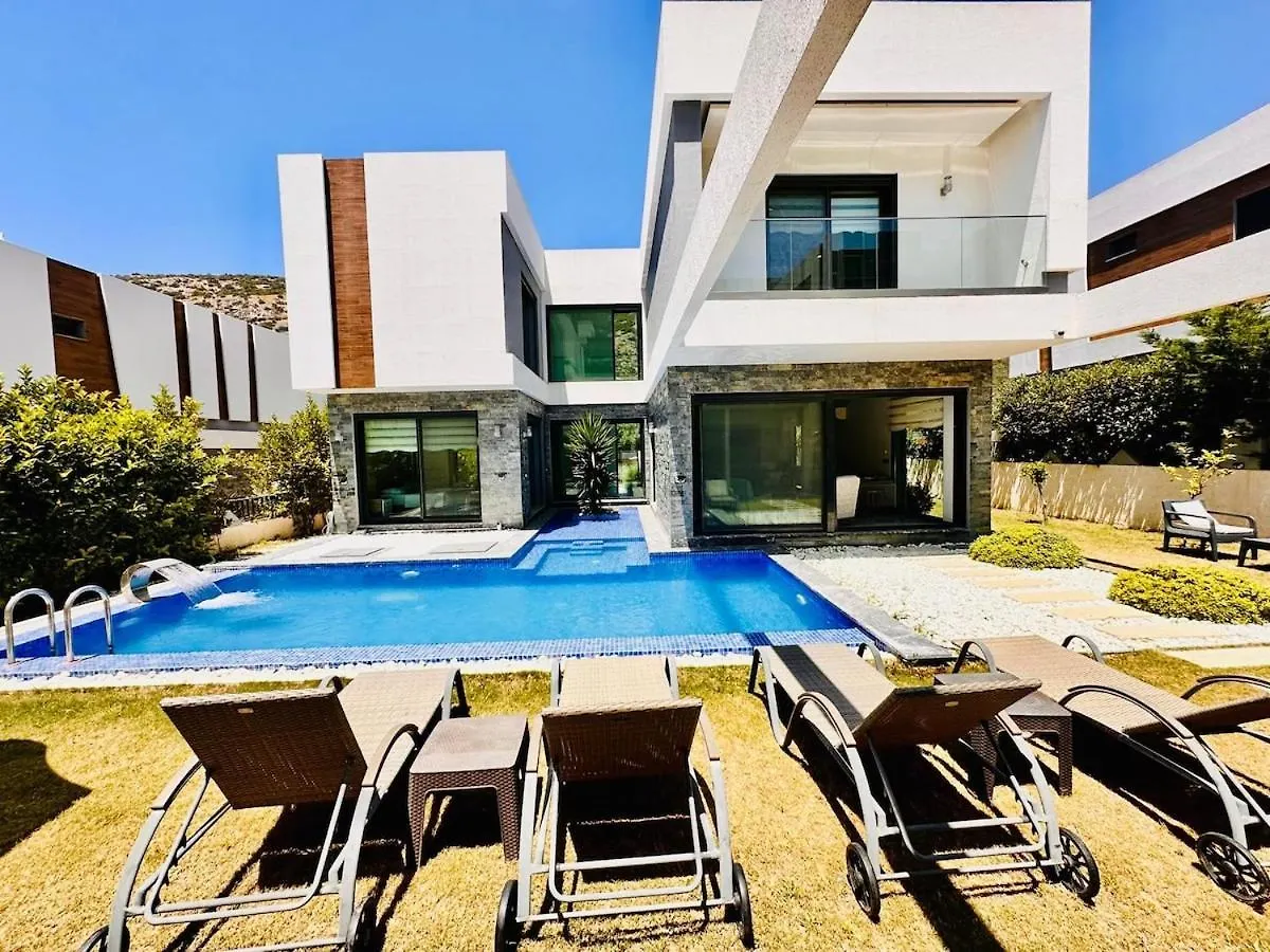 Luxury Villa Swan 5 With Private Pool 쿠사다시